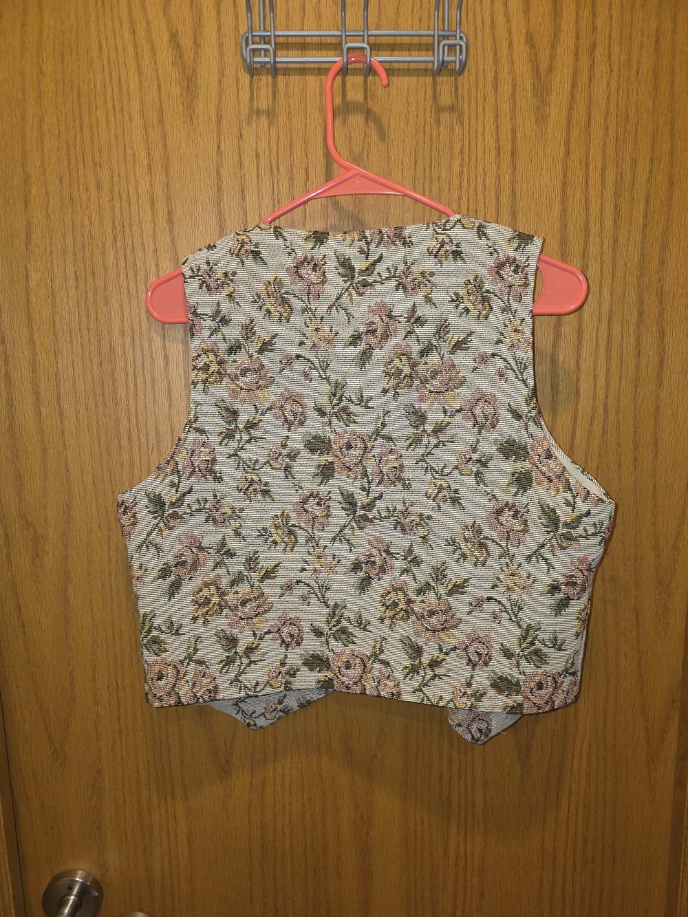 Cider Rose-Print Tapestry Vest in Beige and Pink - Picture 4 of 5
